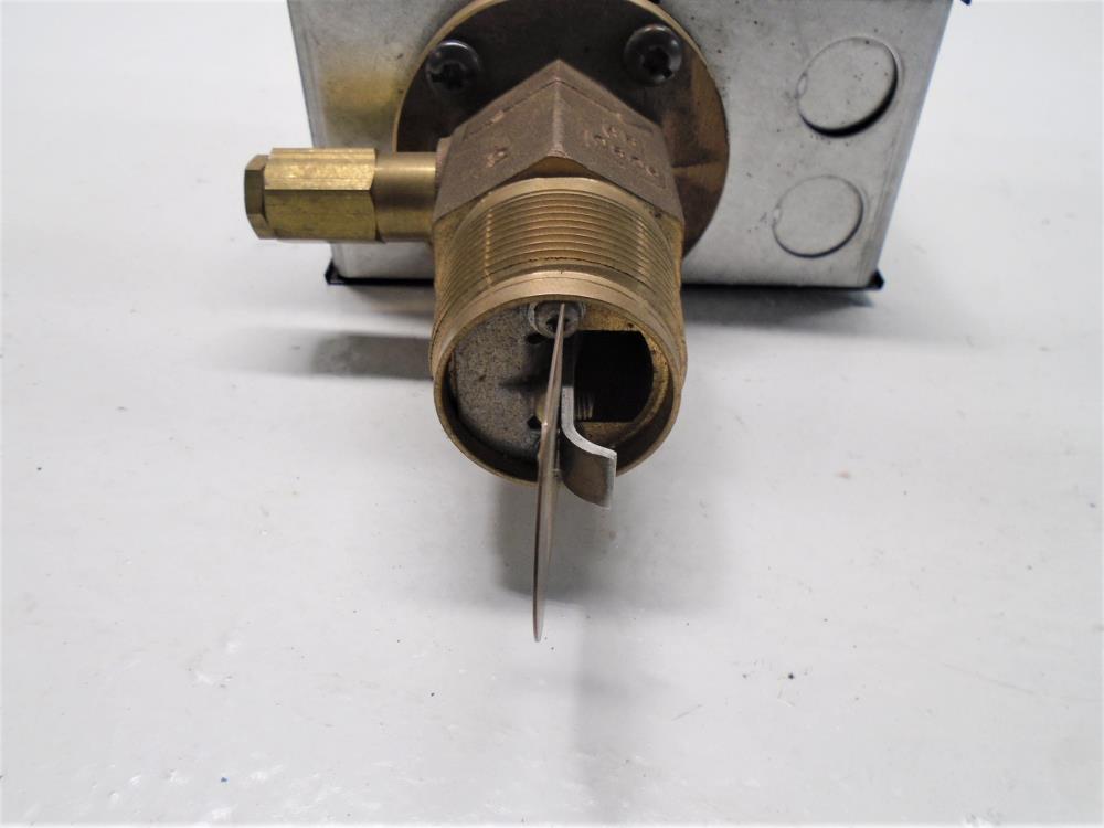 McDonnell & Miller 1-1/4" NPT Series FS7-4 Flow Switch, 119700, Brass